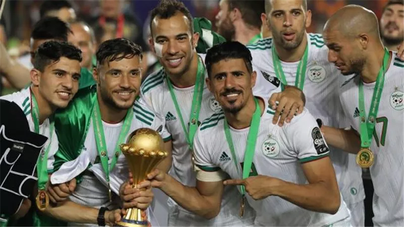 زى النهاردة.. محاربي الصحراء أبطال إفريقيا من بوابة إستاد القاهرة
