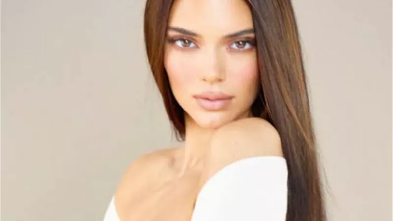 كم يبلغ عدد العمليات التجميلية التي خضعت لها كيندال جينر؟