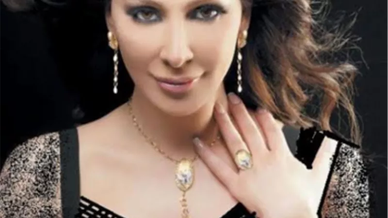 عاجل .. إليسا تفسخ عقدها مع روتانا بعد حذف البوستر الفاضح