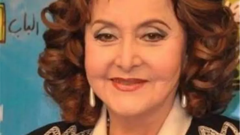 بالصور.. أول ظهور للنجمة ليلى طاهر بعد إعلان اعتزالها