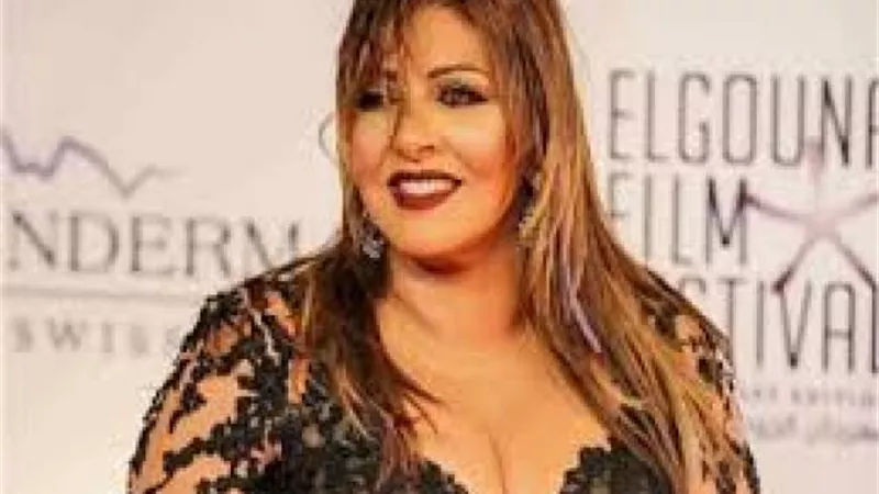 هالة صدقي تهنئ منة شلبى بجائزة ”إيمي العالمية”