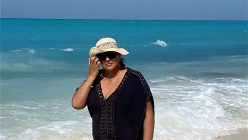 صورة.. هالة صدقي تستمتع بإجازتها الصيفية على شاطىء البحر