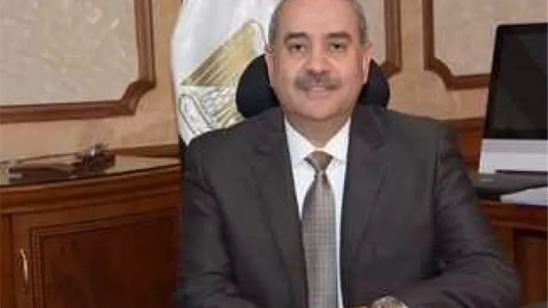 وزير الطيران يودع أوائل الثانوية قبل توجههم إلى دبي