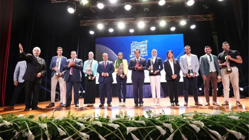 بالصور .. شاهد احتفالية وزارة التعليم العالي بأبطال طوكيو 2020 بالجامعة البريطانية