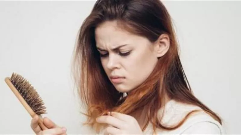 هذه الأطعمة تساعد في علاج تساقط الشعر من البيت.. تعرفي عليها