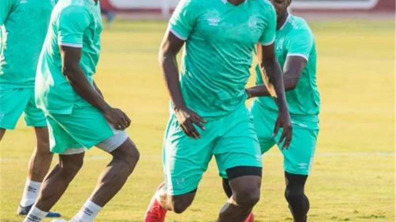 طبيب الأهلي يطمئن على أجايي