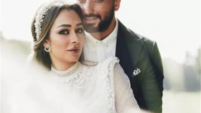 بكلمات رومانسية.. محمد الشرنوبى يحتفل بعيد ميلاد زوجته