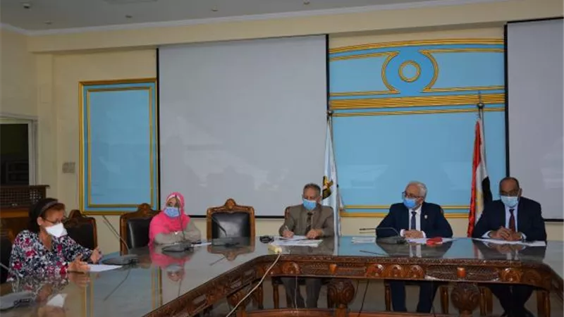 ”التعليم” تناقش إجراءات تصحيح العينة العشوائية لامتحان مادة الجيولوجيا