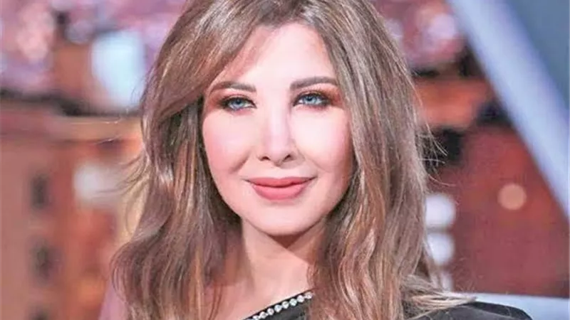شقيقة نانسى عجرم تخطف الأنظار بجمالها