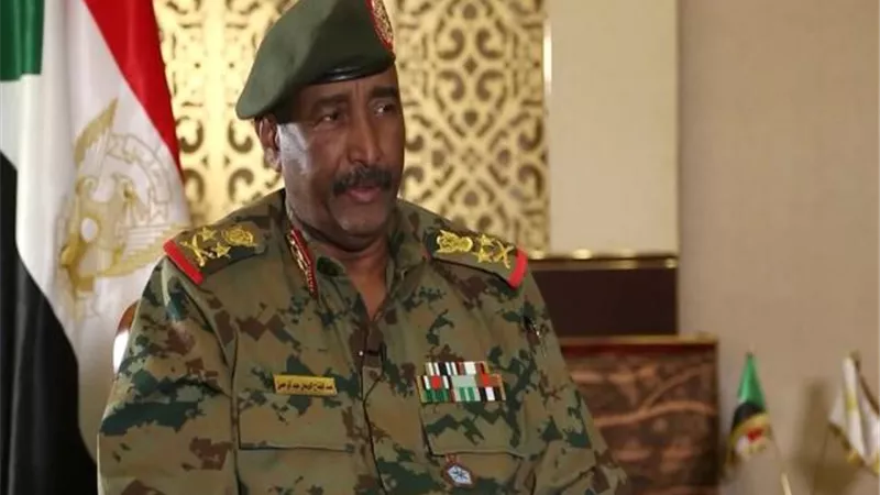 البرهان يؤكد التزام القوات المسلحة السودانية بحماية التحول الديمقراطى بالبلاد