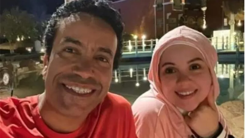 سامح حسين يغازل زوجته بكلمات رومانسية احتفالًا بعيد زواجه