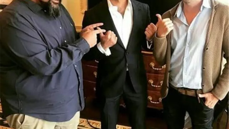 هشام ماجد يحتفل بتتويج محمد صلاح بلقب الدوري الإنجليزي