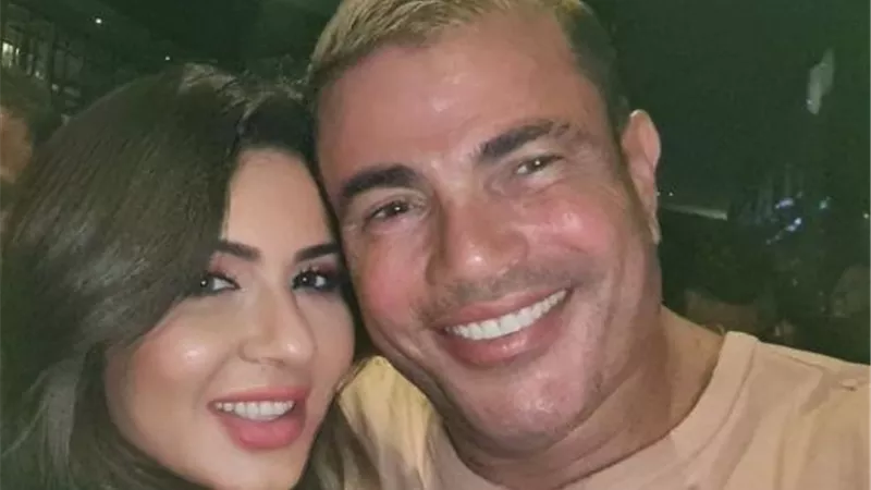 نجلاء بدر تغازل الهضبة عمرو دياب: قمر وعسل