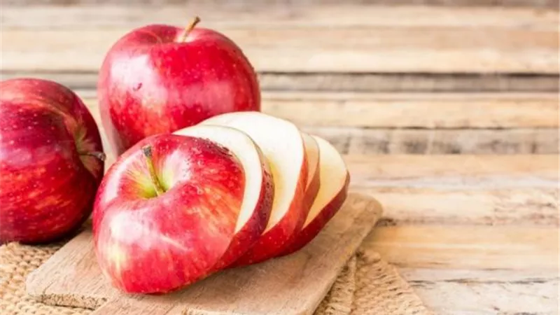 ما هي الطريقة الصحيحة لتخزين التفاح في الفريزر؟