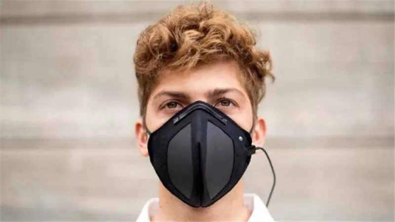 سعرها دولار واحد.. كمامة بشاحن تكافح كورونا وذاتية التعقيم