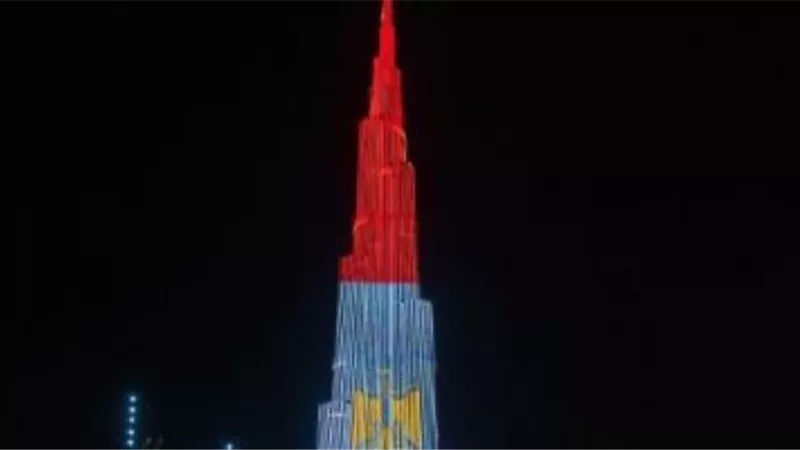 برج خليفة يتزين بعلم مصر احتفالا بالذكرى الـ68 لثورة 23 يوليو