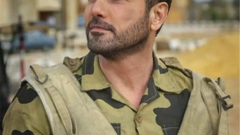 البسو المموه بيخافوا منه.. أحمد عز يحتفل بانتصارات أكتوبر