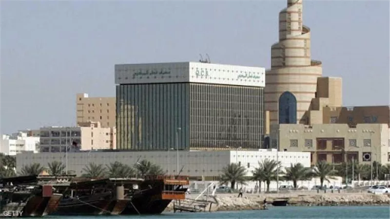 كارثة اقتصادية تهدد قطر..الدولار يختفي من البنوك بعد تحويل الاحتياطي البنكي لأردوغان