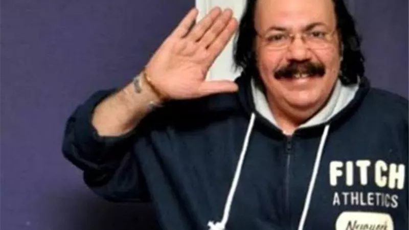 طلعت زكريا.. علاقته مع حبيبة عمرو دياب وانفصاله عن والدة هنا الزاهد.. محاولة انتحاره بسبب المرض ومبارك أنقذه من الموت.. رصيد حسابه في البنك قبل وفاته