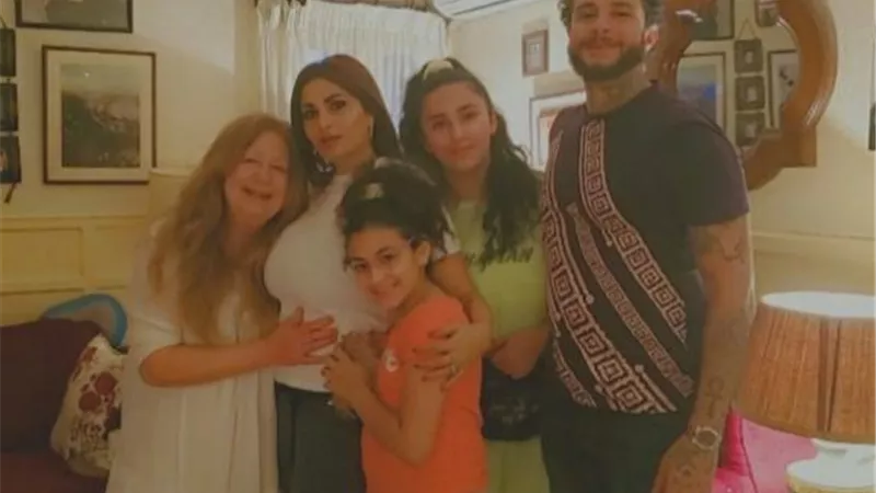 ”في حب سمية الألفي”.. أحمد الفيشاوي يحتفل بعيد ميلاد والدته وسط أجواء عائلية