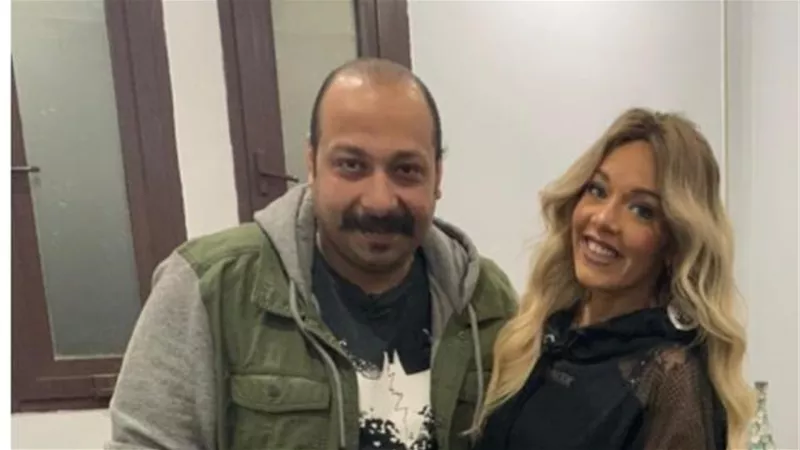 محمد ثروت يبعث رسالة رومانسية لزوجته: يا أم العيال