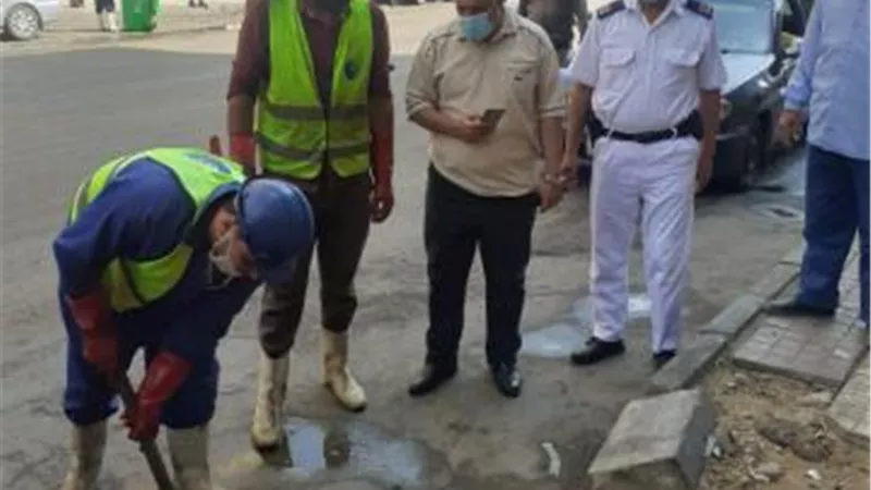 حملات لتطهير بالوعات الأمطار بالقاهرة استعدادا لفصل الشتاء
