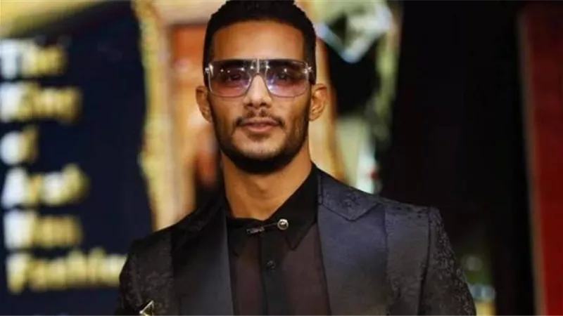 بعد أزمته مع الطيار الراحل.. محمد رمضان يثير الجدل بوصلة رقص مع المضيفات