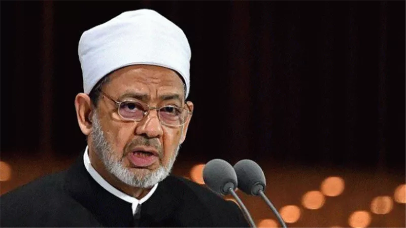 شيخ الأزهر : اتهموني بتعليم طلاب الأزهر الرقص وشرب الخمور.. وهذه حكايتي مع اليهودي ”أبو البركات البغدادي ”