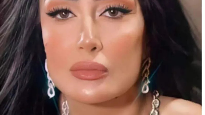 غادة عبد الرازق تستعرض جمالها بمكياج جذاب عبر ”أنستجرام”