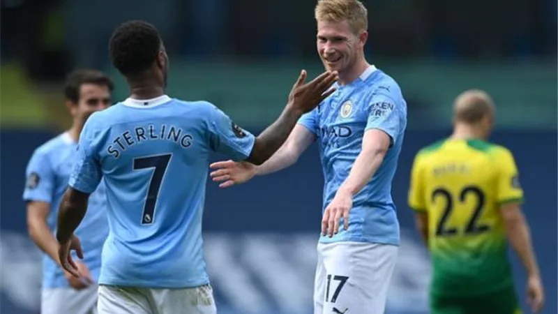 مانشستر سيتي يسحق نوريتش بخماسية وتوتنهام يلحق بالدوري الأوروبي