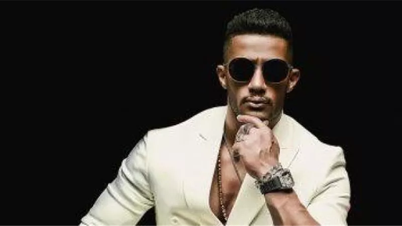 سيارة محمد رمضان تعود من الجونة على ”ونش”