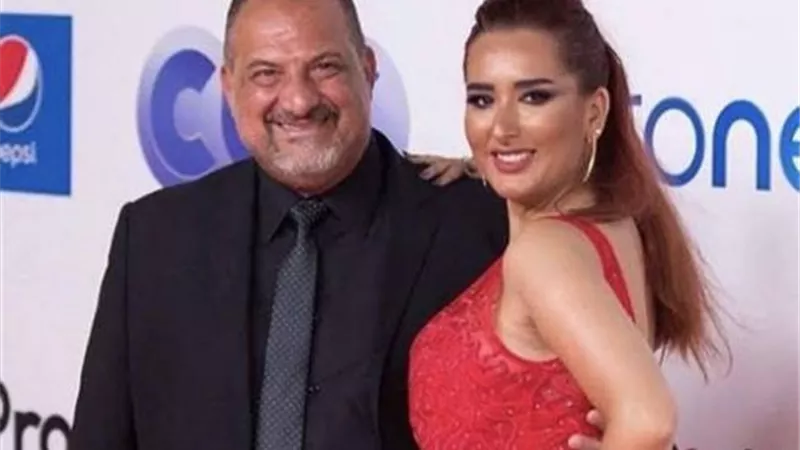 ”اللى اتجوز ما غابش”.. زوجة خالد الصاوى بمفردها فى مهرجان الجونة بسبب مرضه