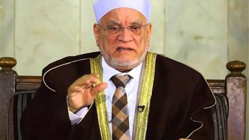بعد مصافحة الرئيس له .. معلومات لا تعرفها عن أحمد عمر هاشم