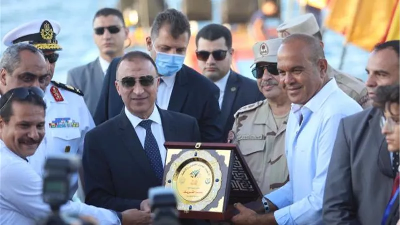 محافظ الإسكندرية يحتفل بالعيد القومي في إتحاد الغوص والإنقاذ