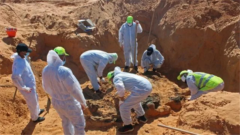 انتشال 35 جثة مجهولة الهوية من مكب نفايات ترهونة في ليبيا