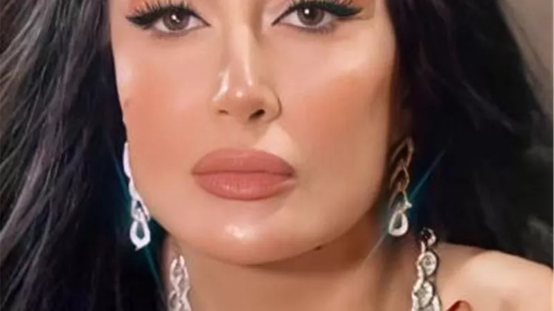 نجلة غادة عبد الرازق تخطف الأنظار بجمالها