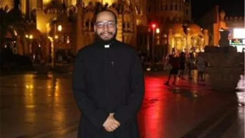 شاهد.. الكنيسة الكاثوليكية تهنئ أئمة مسجد الصحابة بالمولد النبوي الشريف