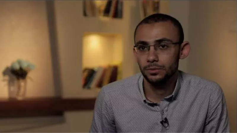 بالصور .. طالب بجامعة القاهرة يفوز بالمركز الأول وكأس التميز في مسابقة المشروع الوطني للقراءة