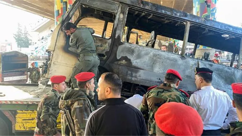 الحصيلة النهائية لضحايا تفجير حافلة مبيت عسكرية في دولة عربية كبري
