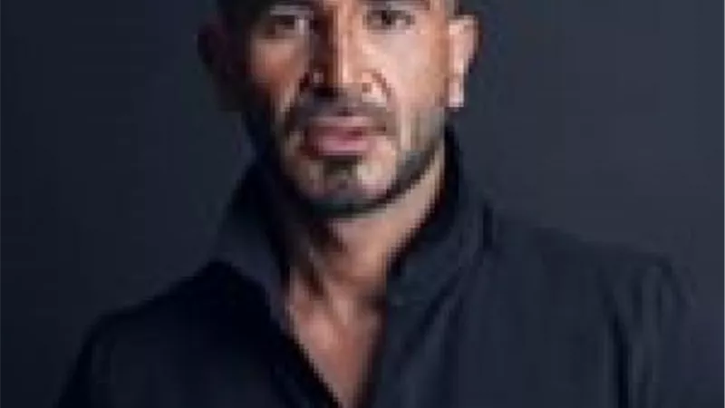 بكلمات مؤثرة.. أحمد سعد ينعي طبيب الغلابة محمد مشالي