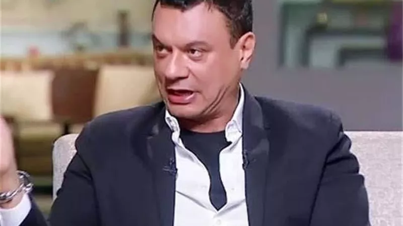 عباس أبو الحسن يهاجم المنسحبين من فيلم ”ريش”: غريب أمركم أيها المصريون