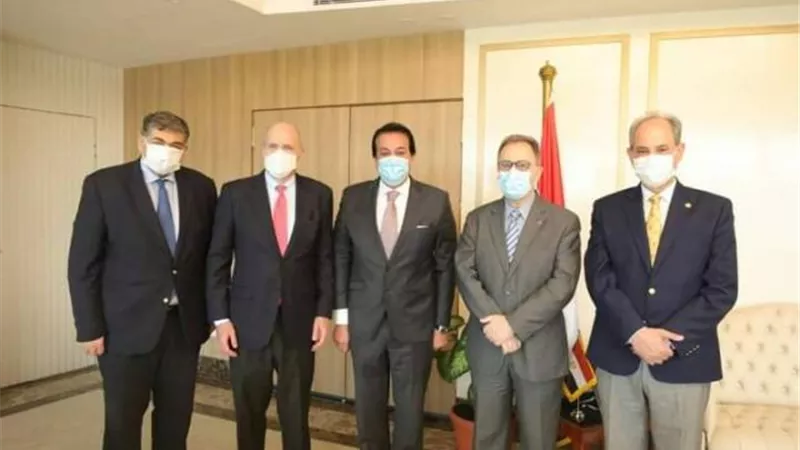 تفاصيل أول اجتماع للرئيس الجديد للجامعة الأمريكية مع وزير التعليم العالي