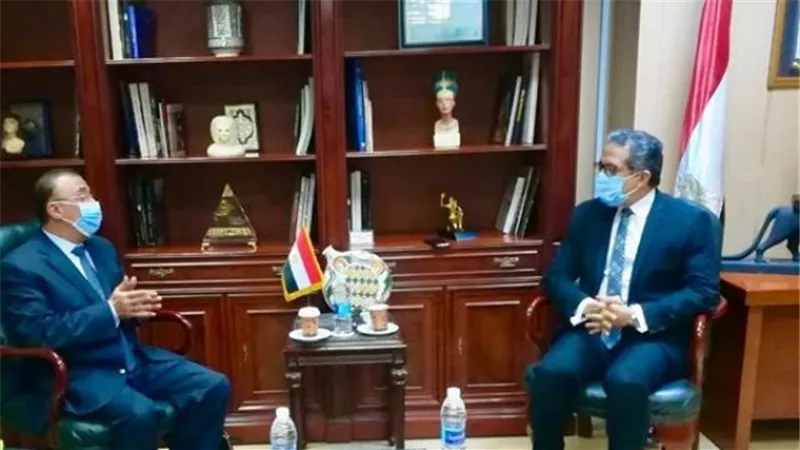 العناني يبحث مع محافظ الإسكندرية سبل النهوض بالقطاع السياحي بالمحافظة