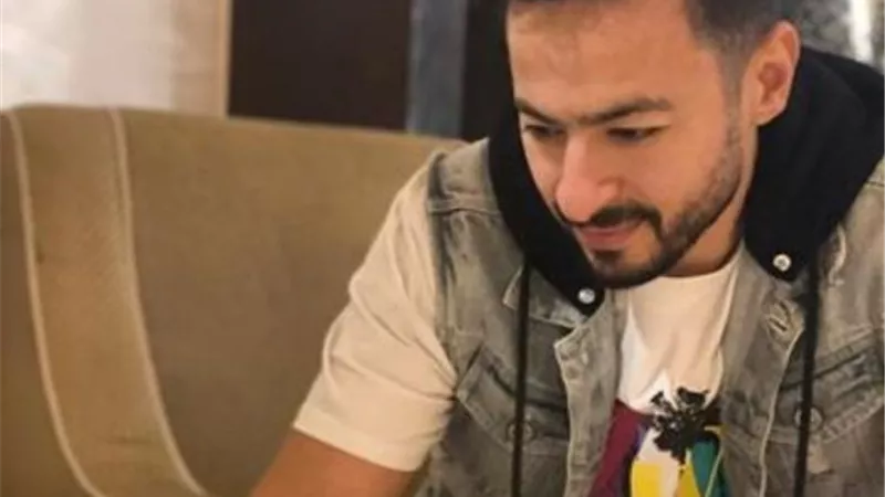 بعد ”لوك” المداح.. حمادة هلال يتخلى عن اللحية ويعلق: المخرج شايف كده أحسن
