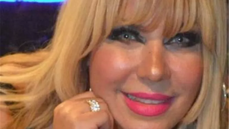 ما لا تعرفه عن الفنانة الشهيرة التي حرقت شعرها بعد إصابتها بفيروس كورونا