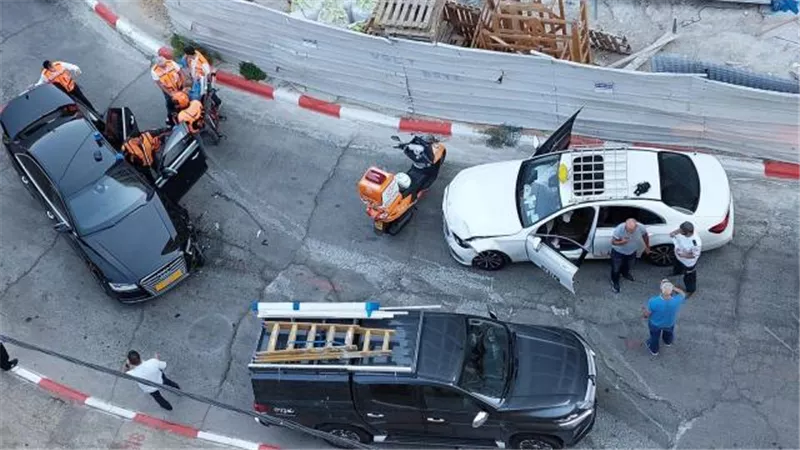 بالصور.. تعرض سيارة نتنياهو لحادث سير مروع في القدس