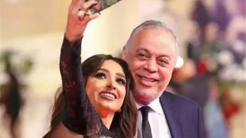 حب من أول نظرة وخناقة بعد الخطوبة.. حكايات من قصة حب وزواج أشرف زكى وروجينا