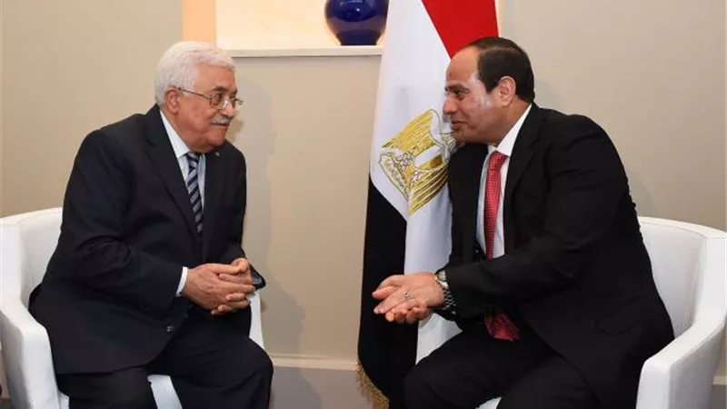 أبومازن يهنىء الرئيس السيسى بحلول عيد الأضحى المبارك