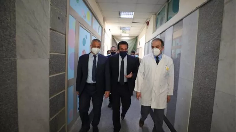 بالصور .. جولة لوزير التعليم العالي بمستشفى الثدي التابع للمعهد القومي للأورام