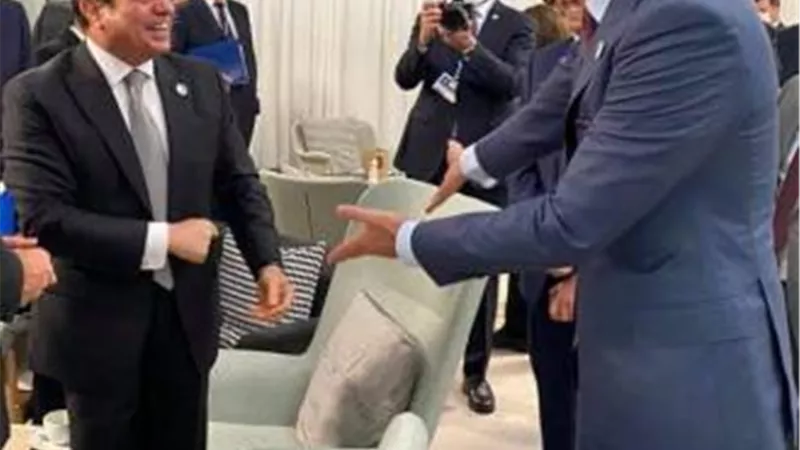 عاجل.. متحدث الرئاسة ينشر صورة لقاء الرئيس السيسي و أمير قطر